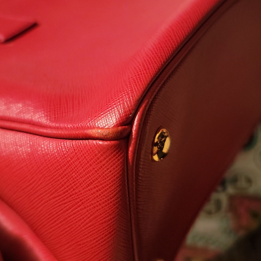 Prada - Picture 6 of 17